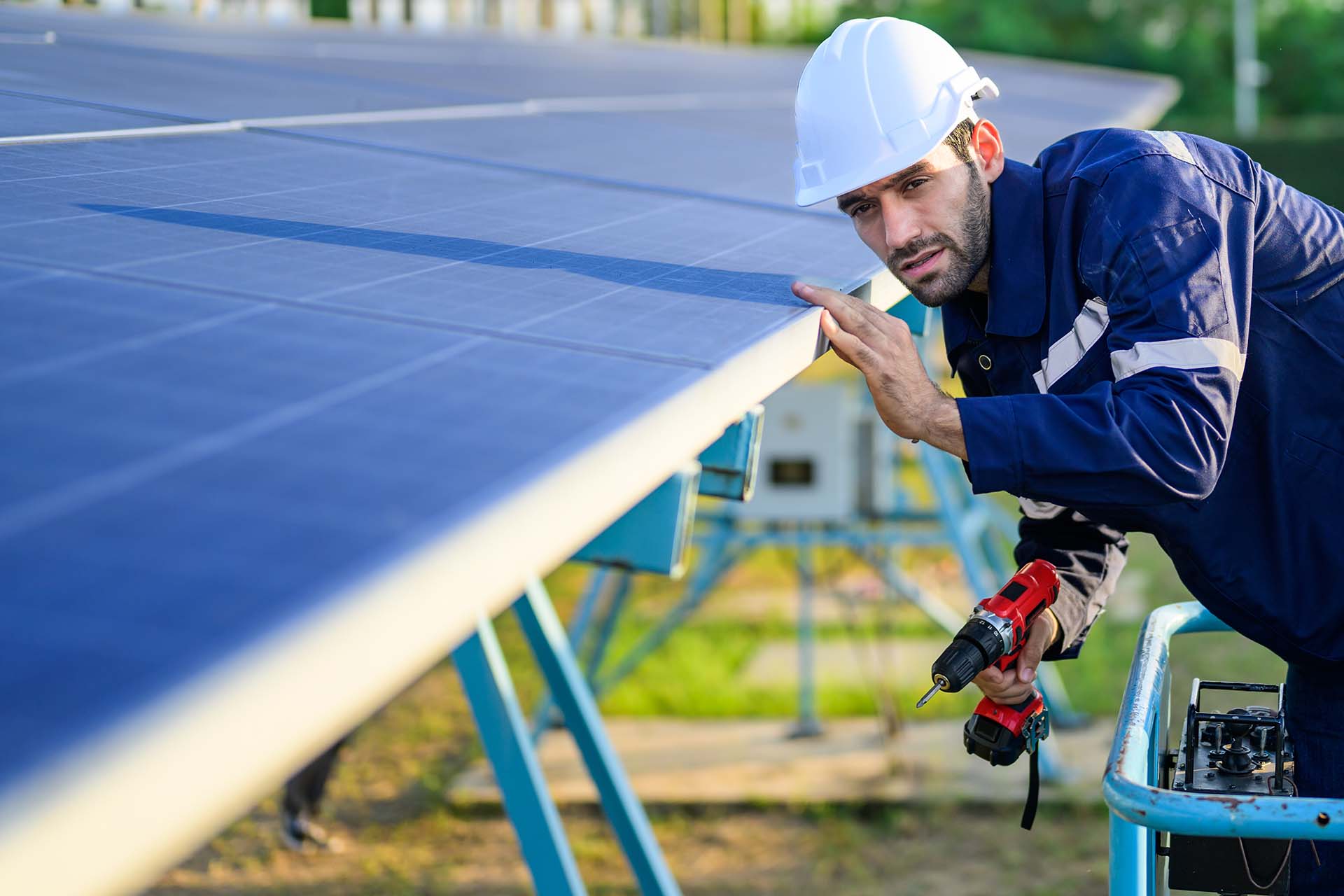 Efigen mantenimiento y limpieza de paneles solares en Colombia